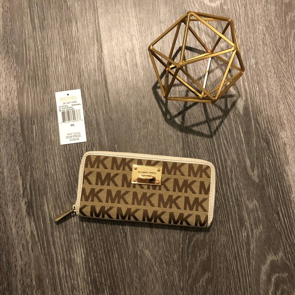 🎉HP🎉Michael Kors Continental Signature Wallet